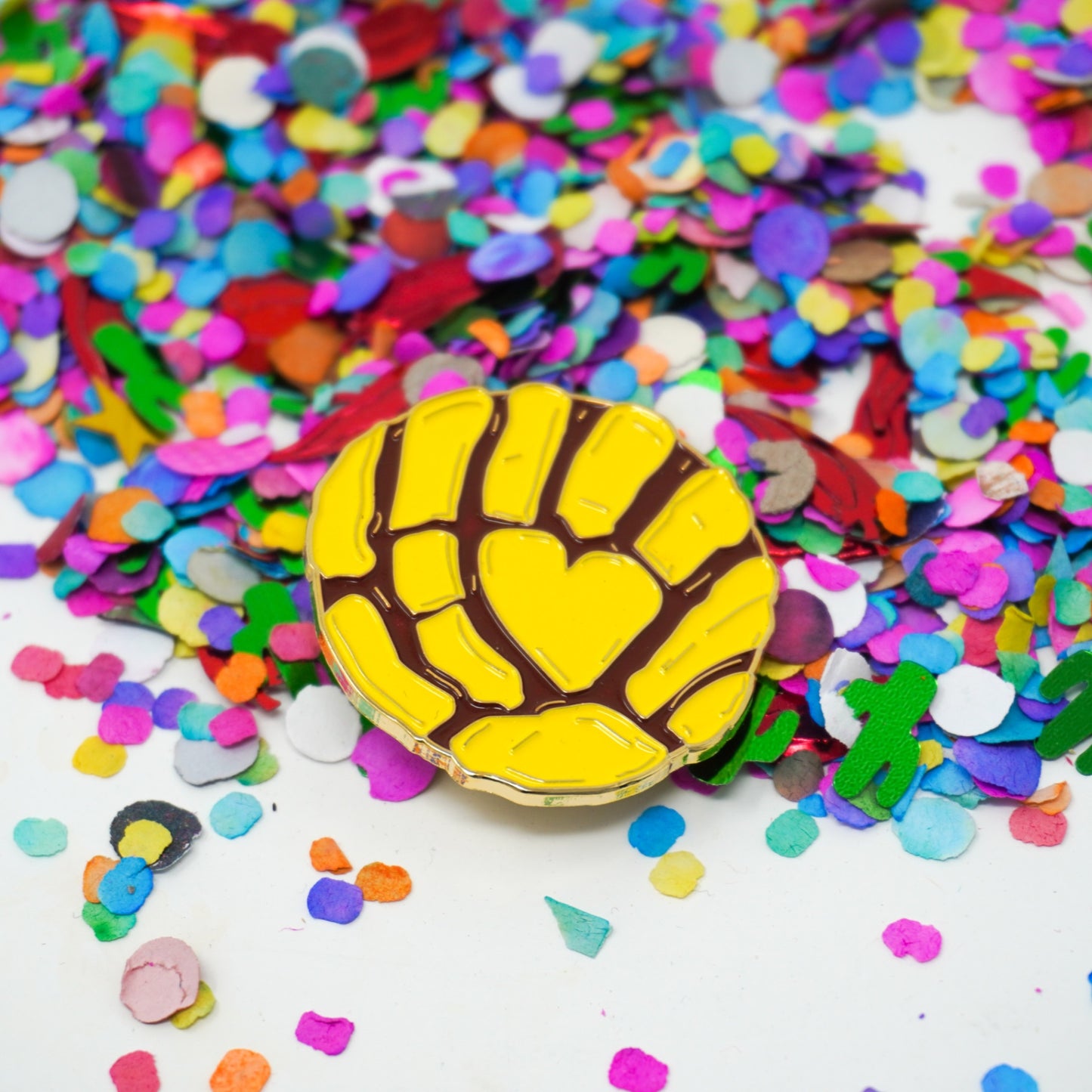 PW- Concha Amor (Yellow) Pin