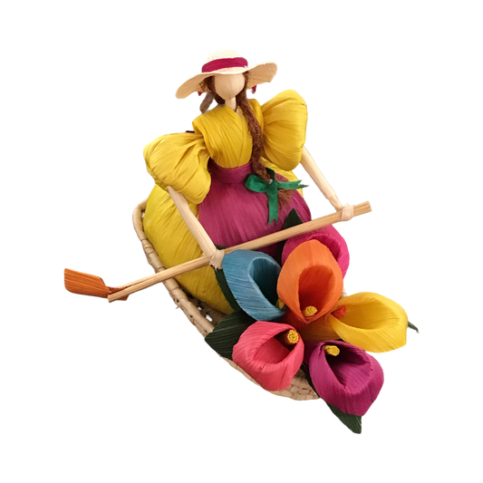 Maiz mujer in boat